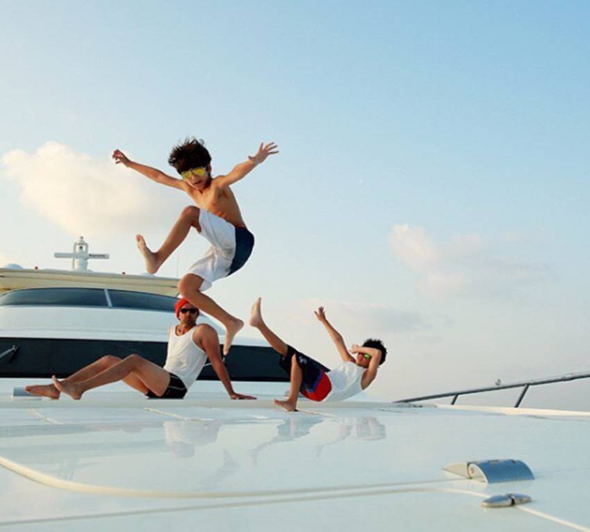 Hrithik Roshan Sons Pics, Hrithik Roshan with Hridhaan and Hrehaan, Hridhaan and Hrehaan New Pics, Hrithik Roshan Two Sons Pics, Hrithik Roshan with Sons, Hrithik Roshan family Pics, Hrithik Roshan Personal Photos, Bollywood Actor Hrithik Roshan Sons Pics, Bollywood Actor Hrithik Roshan Personal Photos, Bollywood Actor Hrithik Roshan Two Sons Pics, Bollywood Actor Hrithik Roshan with Sons, Actor Hrithik Roshan Two Sons Pics, Actor Hrithik Roshan Personal Photos, Hridhaan and Hrehaan Pics, Photo Gallery, Jansatta