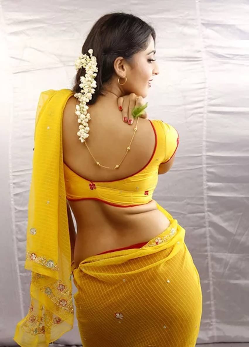 अनुष्का शेट्टी ने बी.सी.ए. किया हुआ है। कहा जाता है कि अपनी बी.सी.ए. की पढ़ाई के दौरान ही उन्होंने मॉडलिंग करनी शुरू कर दी थी।