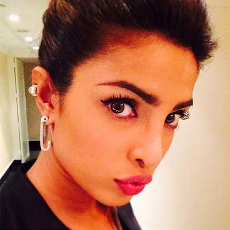 Priyanka Chopra sexy pout Pics, Bollywood Actress Pout Pose Selfie, Actress Pout Pose Selfie, Bollywood Actress Pout Selfie, Actress Pout Selfie, Bollywood Actress Pout Pose Pics, Actress Pout Pose Pics, Bollywood Actress sexy pout Pics, Photo Gallery, Jansatta