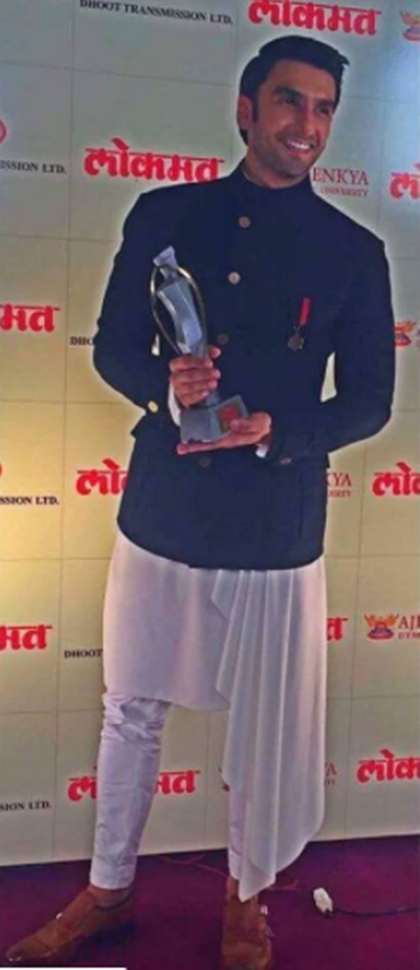 Ranveer Singh, Ranveer Singh shocking dressing sense, Ranveer Singh unique dressing, Ranveer Singh odd fashion, Ranveer Singh peculiar fashion, Bollywood Actor Ranveer Singh shocking dressing sense, Bollywood Actor Ranveer Singh unique dressing, Actor Ranveer Singh shocking dressing sense, Actor Ranveer Singh unique dressing, Ranveer Singh hot pics, Ranveer Singh sexy pics, Ranveer Singh Pics, Photo Gallery, Jansatta