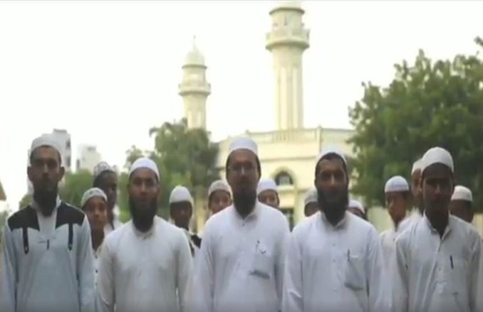 देशभक्ति पर शक करने वालों को गुजरात के मुसलमानों का जवाब, वायरल हो रहा है वीडियो