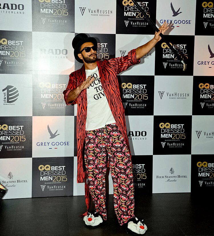 Ranveer Singh, Ranveer Singh shocking dressing sense, Ranveer Singh unique dressing, Ranveer Singh odd fashion, Ranveer Singh peculiar fashion, Bollywood Actor Ranveer Singh shocking dressing sense, Bollywood Actor Ranveer Singh unique dressing, Actor Ranveer Singh shocking dressing sense, Actor Ranveer Singh unique dressing, Ranveer Singh hot pics, Ranveer Singh sexy pics, Ranveer Singh Pics, Photo Gallery, Jansatta