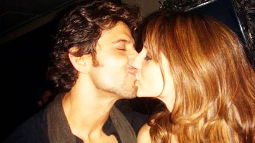Hrithik Roshan and Sussanne Khan Kissing in Public Place, Celebs Kissing in Public Place, Bollywood Couples Kissing in Public Place, Bollywood Celebs Kissing in Public Place, Bollywood Celebs intime Scene, Celebs intime Scene, Bollywood Couple intime Scene, Bollywood Stars intime Scene, Photo Gallery, Jansatta