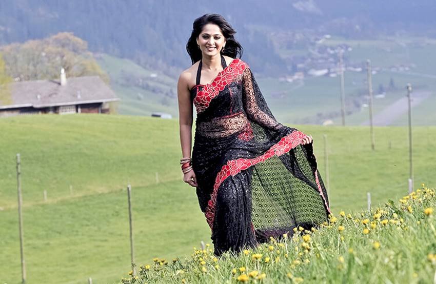 जानना दिलचस्प है कि 63वें साउथ फिल्मफेयर अवॉर्ड्स में टाइम्स ऑफ इंडिया की ओर से अनुष्का शेट्टी को 'लेडी ऑफ साउथ' घोषित किया था।