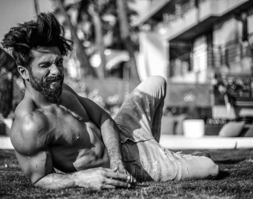 Shahid Kapoor, Shahid Kapoor New Pics, Shahid Kapoor Shirtless Pics, Shahid Kapoor Photos, Shahid Kapoor Pics, Shahid Kapoor New Photos, Bollywood Actor Shahid Kapoor New Pics, Actor Shahid Kapoor New Pics, Actor Shahid Kapoor Shirtless Pics, Bollywood Actor Shahid Kapoor Shirtless Pics, Shahid Kapoor Six Pack Abs, Shahid Kapoor Six Pack Abs Pics, Shahid Kapoor New Photoshoot, Shahid Kapoor Hot Pics, Shahid Kapoor Sexy Pics, Photo Gallery, Jansatta