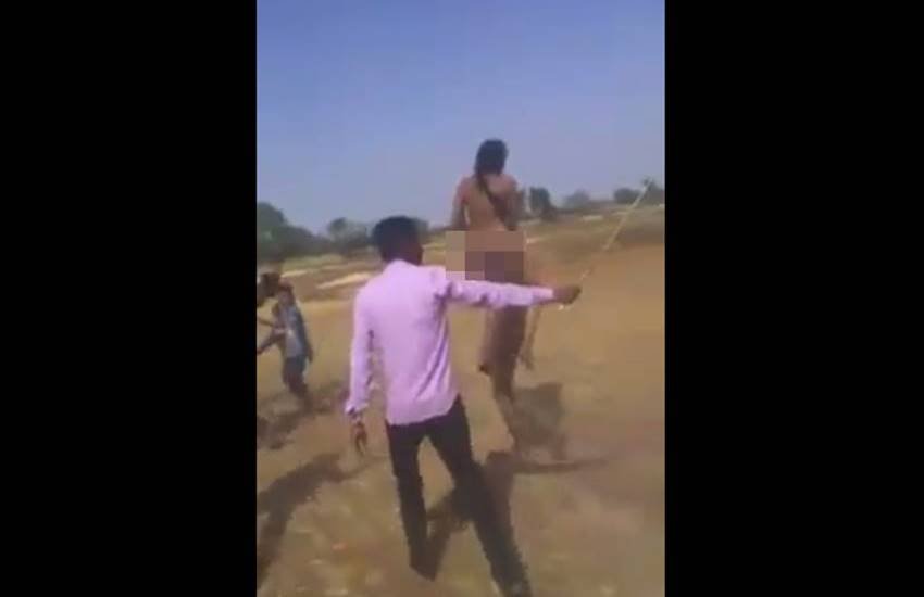 तस्वीर वायरल हो रहे वीडिया का स्क्रीनशॉट है।