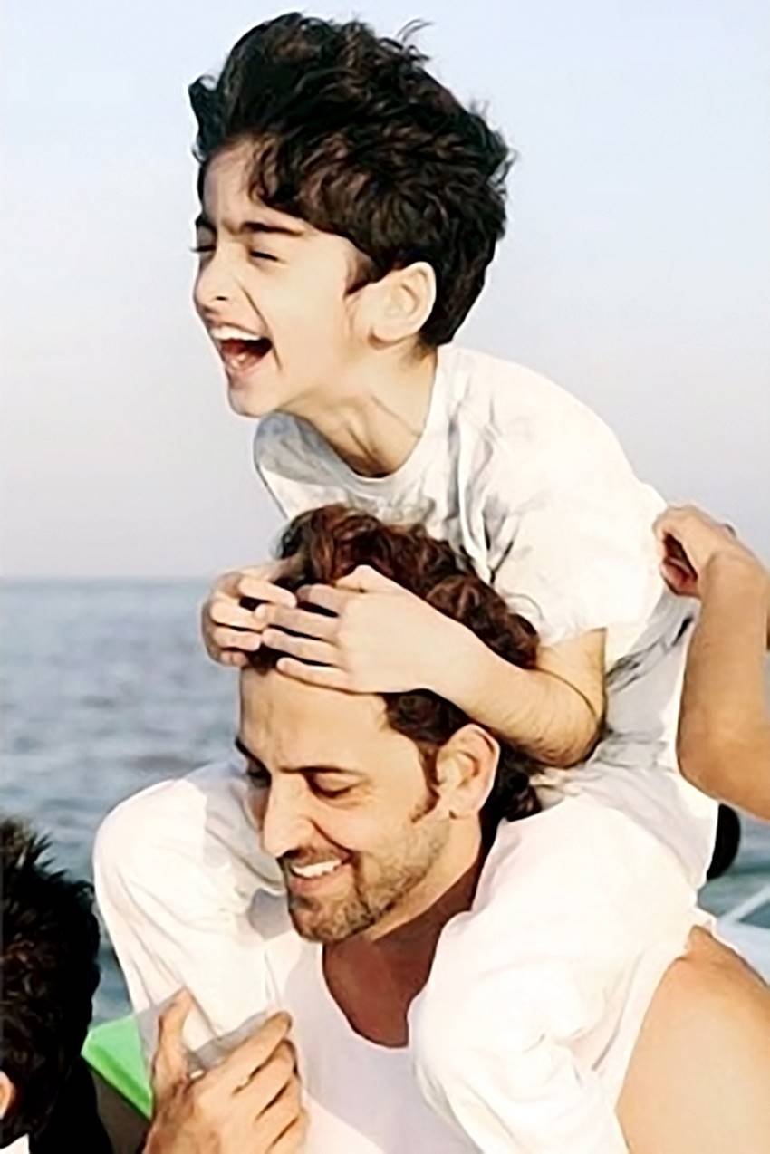 Hrithik Roshan Sons Pics, Hrithik Roshan with Hridhaan and Hrehaan, Hridhaan and Hrehaan New Pics, Hrithik Roshan Two Sons Pics, Hrithik Roshan with Sons, Hrithik Roshan family Pics, Hrithik Roshan Personal Photos, Bollywood Actor Hrithik Roshan Sons Pics, Bollywood Actor Hrithik Roshan Personal Photos, Bollywood Actor Hrithik Roshan Two Sons Pics, Bollywood Actor Hrithik Roshan with Sons, Actor Hrithik Roshan Two Sons Pics, Actor Hrithik Roshan Personal Photos, Hridhaan and Hrehaan Pics, Photo Gallery, Jansatta