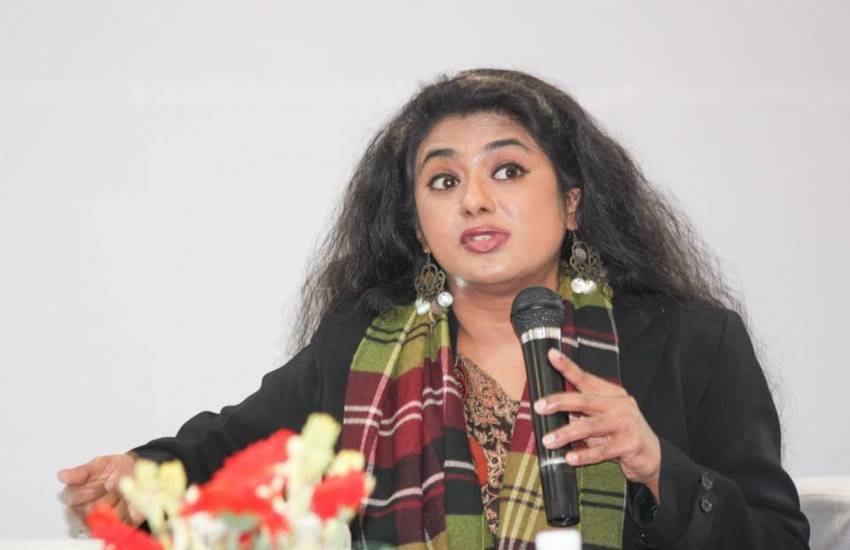 महिला पत्रकार एना वेटिकेड।
