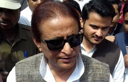 मोहन भागवत पर आजम खान का तंज- अच्छा है भारत के पास अब डबल आर्मी, दुश्मन वाले हथियार हैं या नहीं?