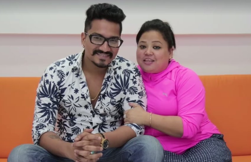 कॉमेडियन भारती अपने मंगेतर हर्ष लिंबाचिया के साथ।