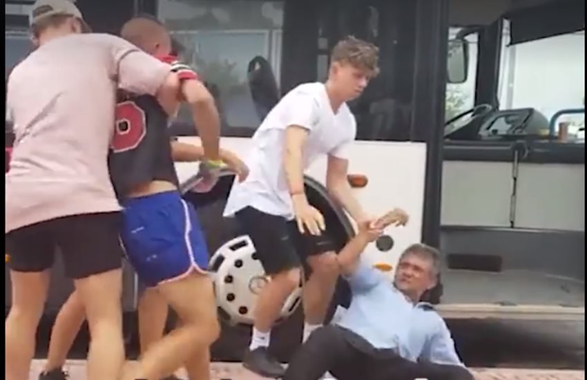 सुपरस्टार बॉक्सर फ्लॉयड मेवेदर और कॉनोर मैकग्रेगोर।