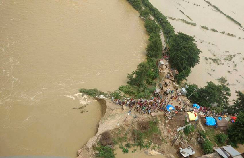 अगर चीन ने ब्रह्मपुत्र पर बने बांध को खोल दिया तो पूर्वोत्तर भारत में जल प्रलय आ सकता है और करोड़ों की आबादी मौत के मुंह में समा सकती है। 