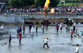 gotmar mela, gotmar mela madhya pradesh, Pandhurna Gotmar Mela, Gotmar Festival, Pandhurna Gotmar Videos, Section 144, gotmar mela pandhurna live, pandhurna city, Madhya pradesh News, Stone Pelting, Hindi News