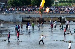 मध्‍य प्रदेश: पत्‍थरबाजी की रस्‍म निभाने में 259 लोग घायल, धारा 144 के बावजूद चले पत्‍थर