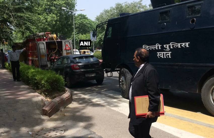 Delhi HC, Delhi High Court, High Court of Delhi, Delhi HC Bomb, Bomb Hoax, Bomb Threat To High Court, Delhi SWAT, Fire Tenders, Bomb Squad, Delhi Police, Delhi safety, Delhi News, Hindi News