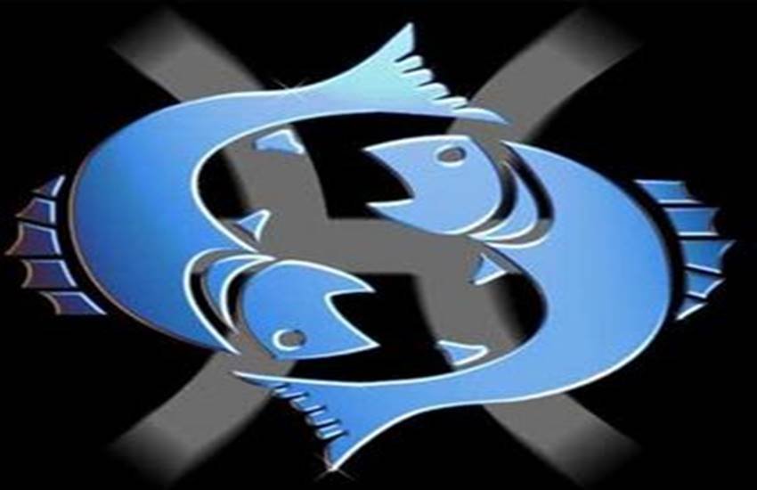 मीन- बच्चों की सेहत का ध्यान रखें। किसी धार्मिक आयोजन में जा सकते हैं। मित्रों का सहयोग मिलेगा।