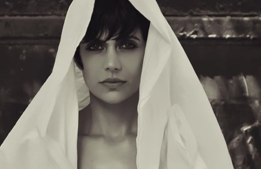 Mandira Bedi, Mandira Bedi Pictures, Mandira Bedi Hot Pictures, Mandira Bedi Social Site, Mandira Bedi Instagram, Mandira Bedi Viral, Mandira Bedi Internet