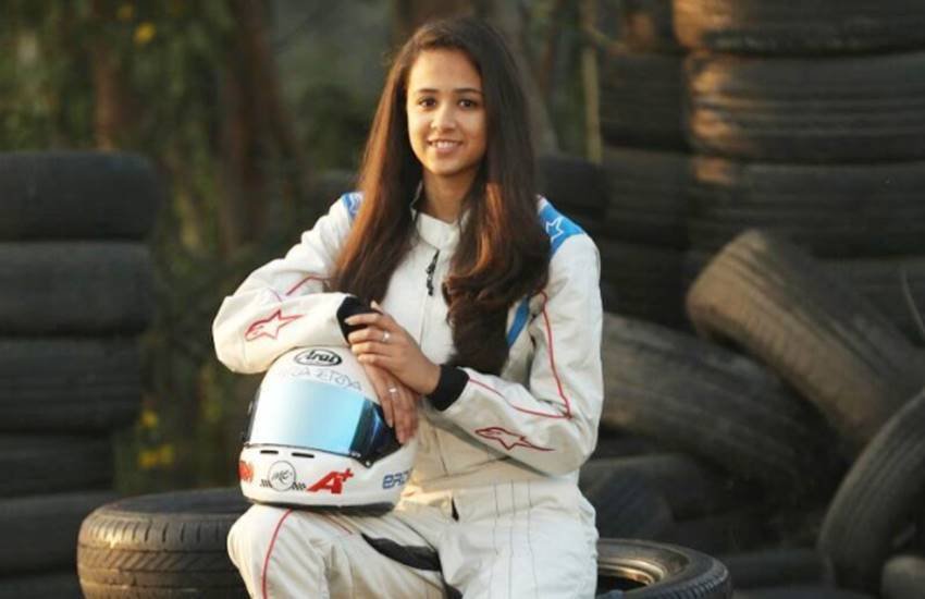 हवा से बातें कर यह लड़की चलाती है फॉर्म्यूला वन कार, 16 साल में पिता के अधूरे ख्बाव को किया साकार