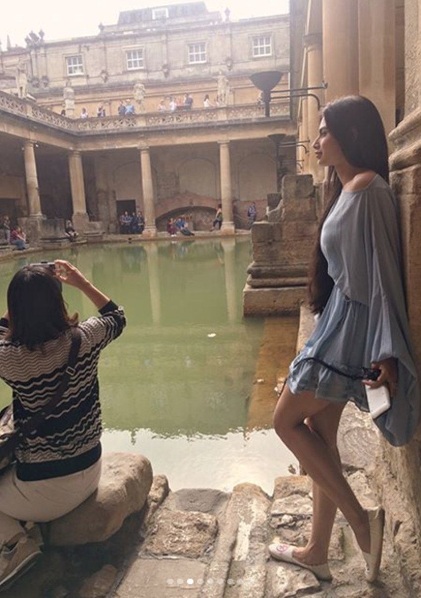Naagin in Landon, Naagin Holiday Vacation, Mouni Roy Vacation, Mouni Roy Celebration, Mouni Roy Landon, Mouni Roy HD Photos, Mouni Roy Viral Photos, Mouni Roy Unknown FActs