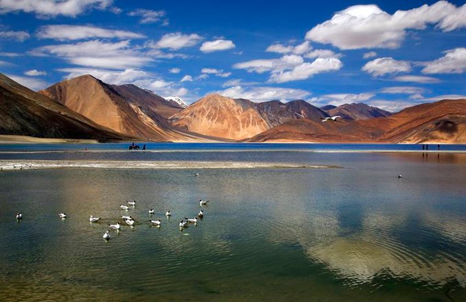 लद्दाख के पेंगोंग झील तक सड़क परियोजना से बौखलाया चीन, बोला- और बढ़ेगा डोकलाम विवाद