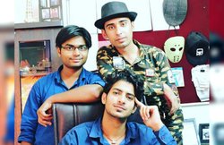 गांव के तीन लड़कों ने मिलकर बनाए 95 फ्री एजुकेशन App, लाखों लोगों ने किए डाउनलोड