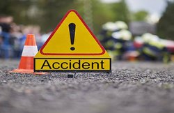 यूपी: बाइकवाले को टक्कर मारकर फरार हुई पुलिस की जीप, वीडियो में दर्ज हुई वारदात