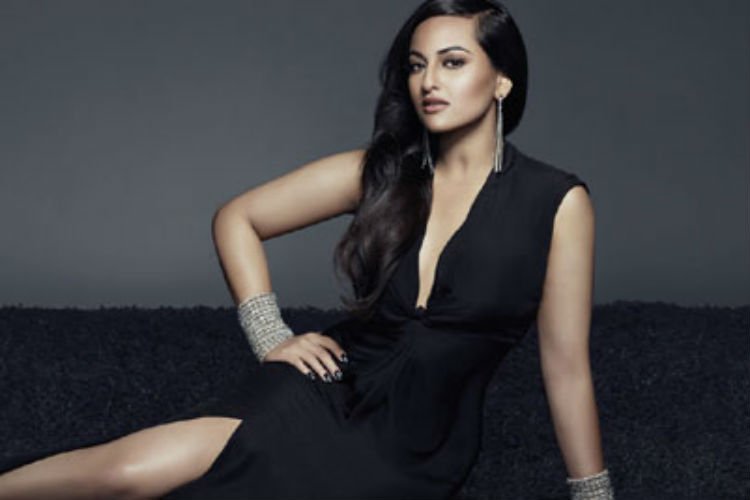 सोनाक्षी सिन्हा 29 साल की हो चुकी हैं। सोनाक्षी साल 1987 में जन्मी हैं।