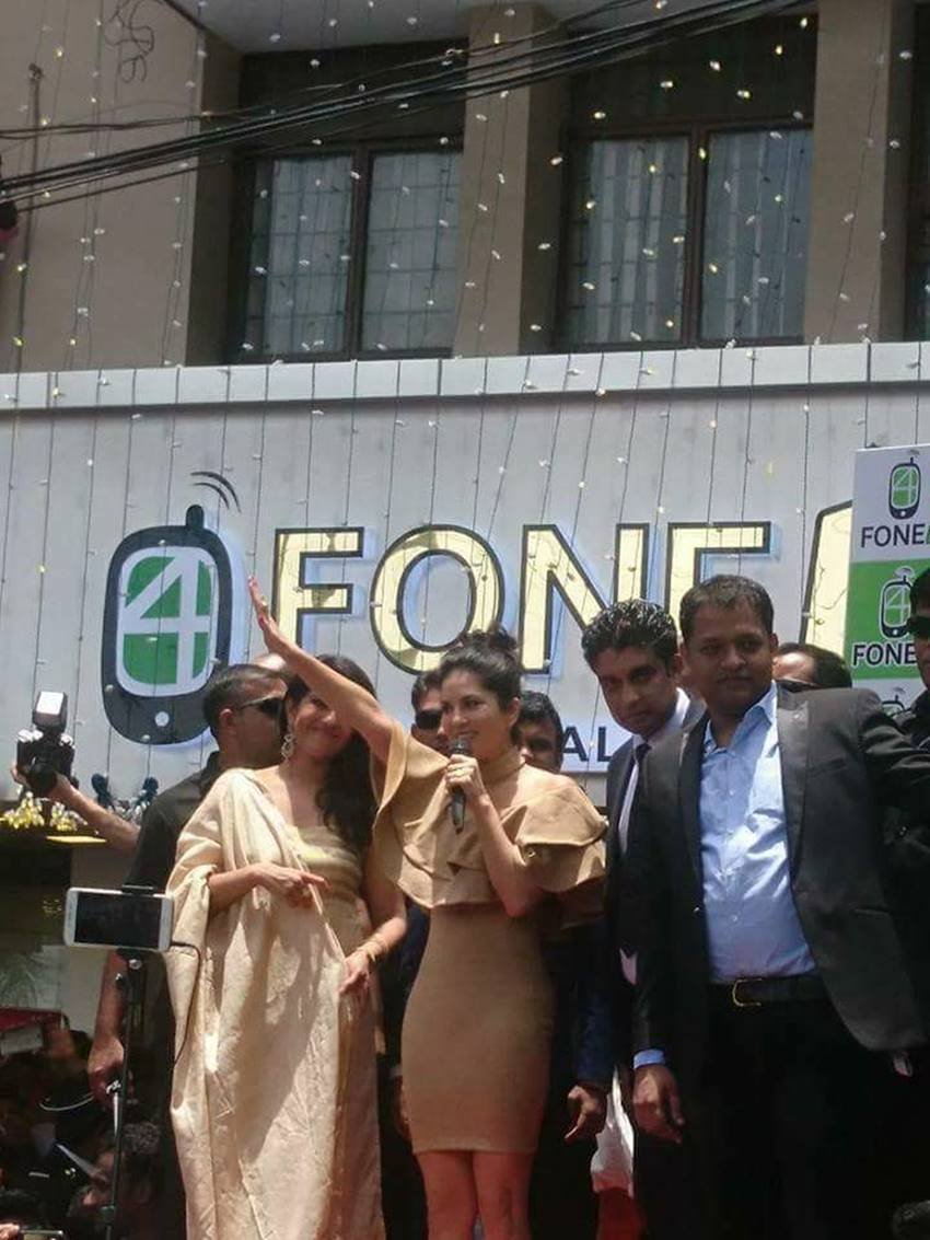 Sunny Leone, Sunny Leone Photos, Sunny Leone In Kochi, Sunny Leone Fone4, Sunny Leone In Kerala, Sunny Leone Hot Photos, Sunny Leone Images, Sunny Leone latest photo