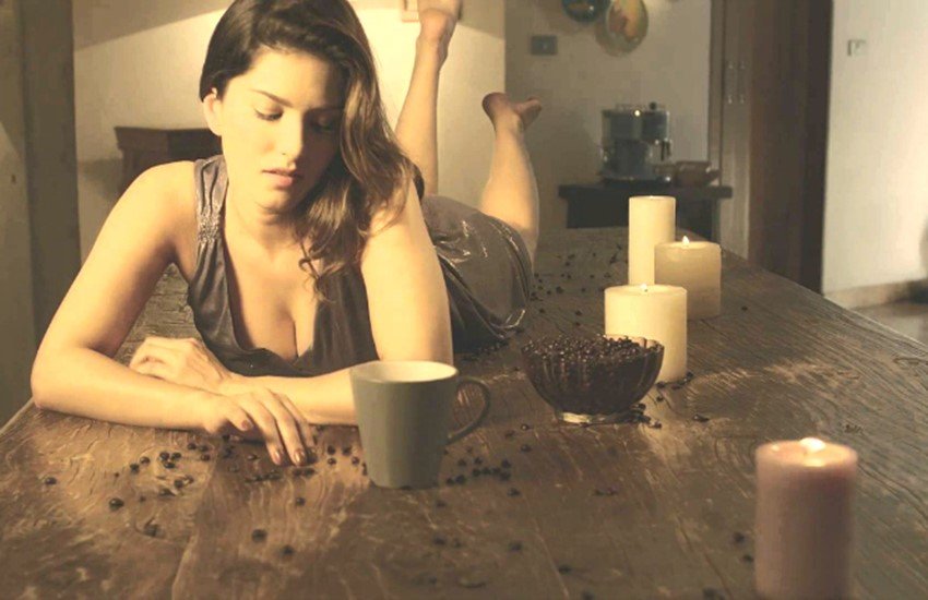 सनी लियोनी की फिल्म तेरा इंतेजार का मोशन पोस्टर। सनी लियोनी की फिल्म तेरा इंतेजार का मोशन पोस्टर।