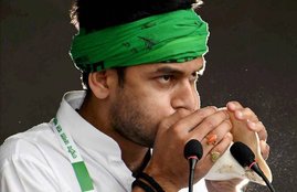 Tej Pratap Yadav, Lalu Prasad Yadav, chara ghotala, chara ghotala Punishment, chara ghotala in Bihar, Tej Pratap Yadav Reached, Tej Pratap Yadav in temple, RJD Party Workers, Lalu Prasad Yadav in Jail, state news