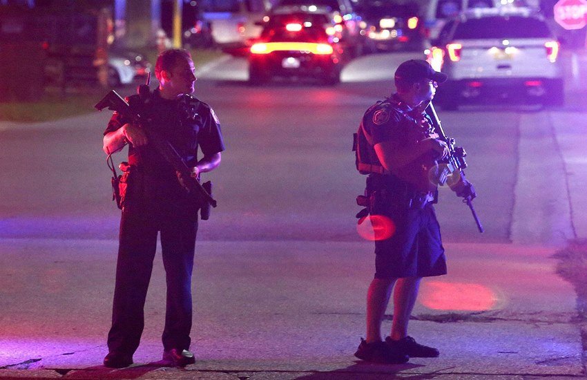 बीते सप्ताह में हुई कई हिंसक घटनाओं को लेकर सुरक्षा बंदोबश्त कड़े कर दिए गए हैं। (Photo: PTI) बीते सप्ताह में हुई कई हिंसक घटनाओं को लेकर सुरक्षा बंदोबश्त कड़े कर दिए गए हैं। (Photo: PTI)