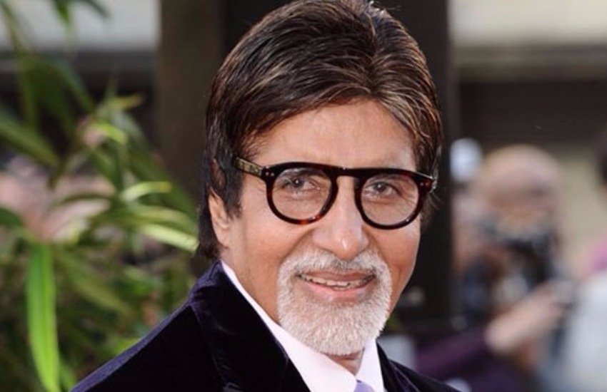 सदी के महानायक अमिताभ बच्चन एक वक्त में कुछ ऐसे नजर आने लगे थे। लेकिन जल्द ही उन्होंने हेयर ट्रांसप्लांट करवा लिया।