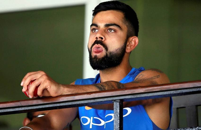 Indian cricketer Virat Kohli First day in the dressing room, touch the feet of Sachin Tendulkar, Indian cricketer Virat Kohli , Indian cricketer, Virat Kohli, Sachin Tendulkar, Virat Kohli touch the feet of Sachin Tendulkar