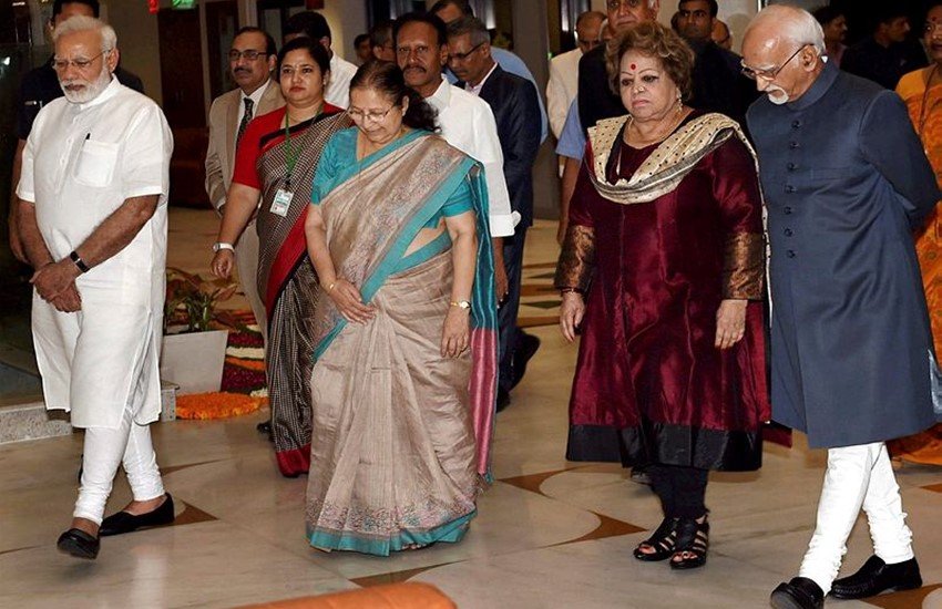 Lok Sabha Speaker sumitra mahajan, sumitra mahajan, Vice President Hamid Ansari, Hamid Ansari, Lok Sabha Speaker sumitra mahajan hosted farewell dinner for Vice President Hamid Ansari, sumitra mahajan hosted farewell dinner for Hamid Ansari, sumitra mahajan hosted dinner for Hamid Ansari, Hamid Ansari farewell, Vice President Hamid Ansari farewell, Oppositions leaders TMC Derek O Brien, Derek O Brien tweet,Derek O Brien tweet Veg only Will go home & have fish curry, jansatta