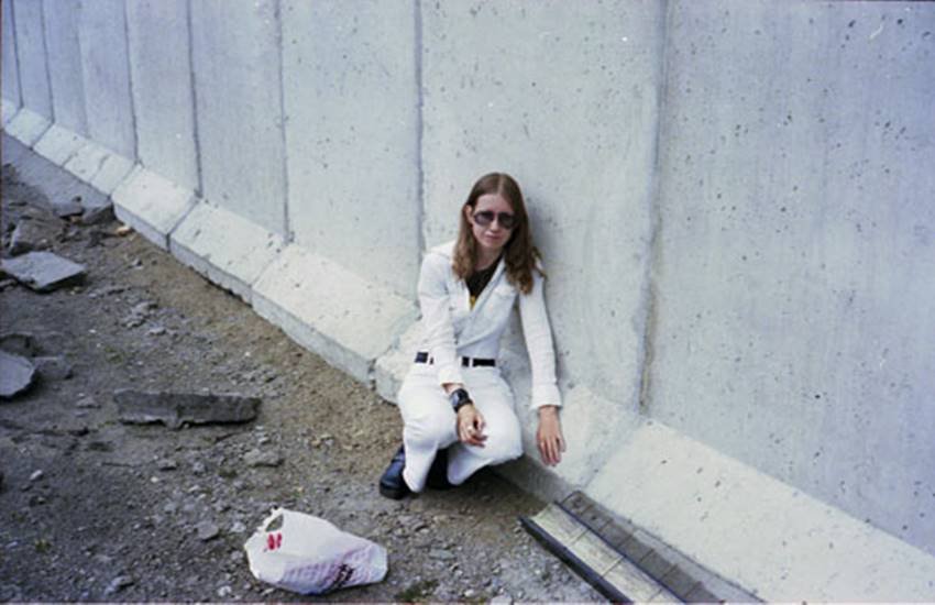 Romances Between People and Objects, Romance with objects, marraige with objects, marraige with wall, Romance with cars, love with non living things, love with wall, love with pillow