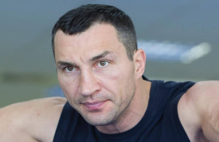 बॉक्सिंग रिंग में अब नहीं दिखेगा इस मुक्केबाज का रंग, जानें क्यों भाई संग मैच को कहा था- No