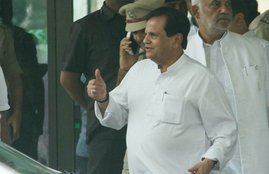 ahmed patel, ahmed patel won, ahmed patel won rajya sabha election 2017, gohel bholabhai, raghavji mungara, gujarat rajya sabha, gujarat rajya sabha election, gujarat rajya sabha election 2017, gujarat rajya sabha chunav, gujarat rajya sabha chunav 2017, rajya sabha election, rajya sabha election 2017, rajya sabha chunav, rajya sabha chunav 2017, rajya sabha election gujarat, gujarat chunav, gujarat election, Jansatta
