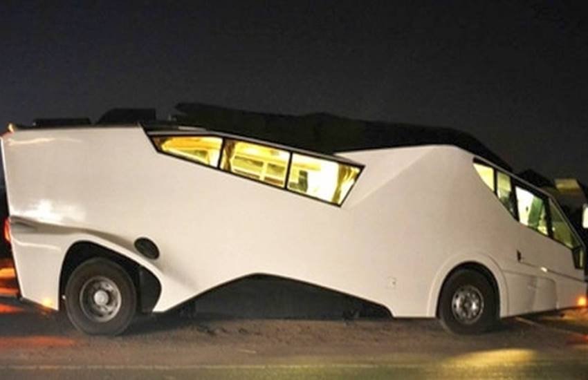 ajay devgn, ajay devgan vanity van, ajay devgan vanity van pics, ajay devgn vanity van price, ajay devgn vanity van luxury, design of ajay devgn vanity van, ajay devgn vanity van images, gym in vanity van