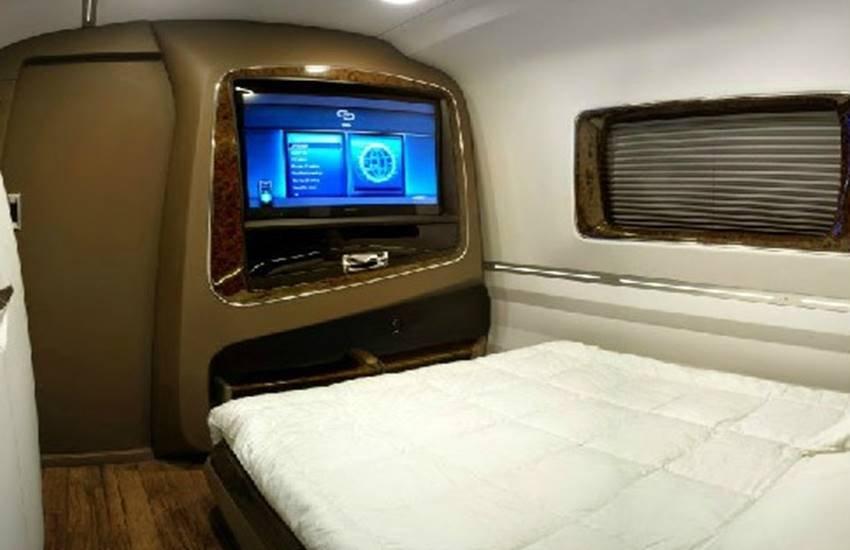 ajay devgn, ajay devgan vanity van, ajay devgan vanity van pics, ajay devgn vanity van price, ajay devgn vanity van luxury, design of ajay devgn vanity van, ajay devgn vanity van images, gym in vanity van