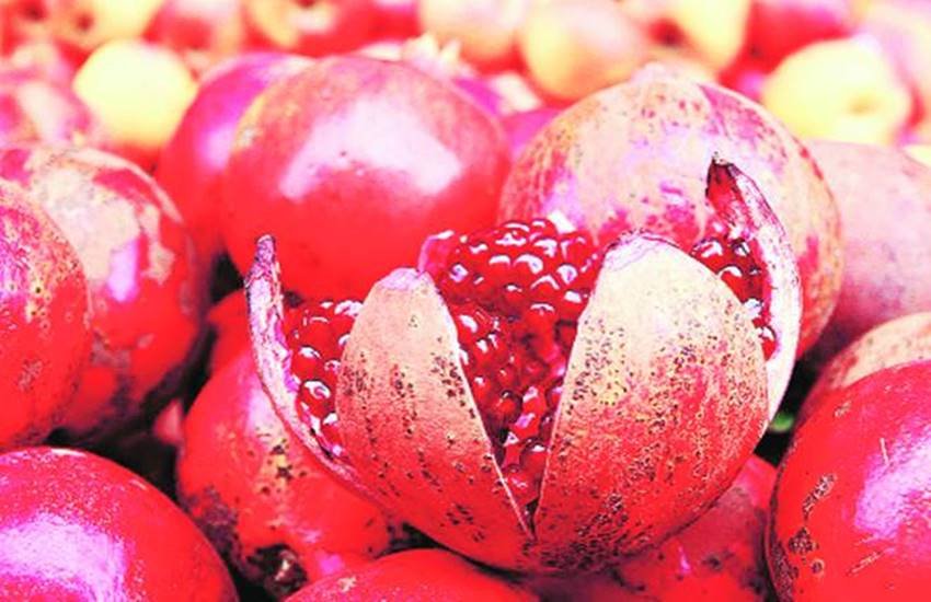 Pomegranate, Benefits of Pomegranate, How to Take Care of Skin, Fruits for Skin Care, Pomegranate As A skin Medicine, How To Use Pomegranate In Skin Problems, Skin Health Tips, LIfestyle News In Hindi, Jansatta