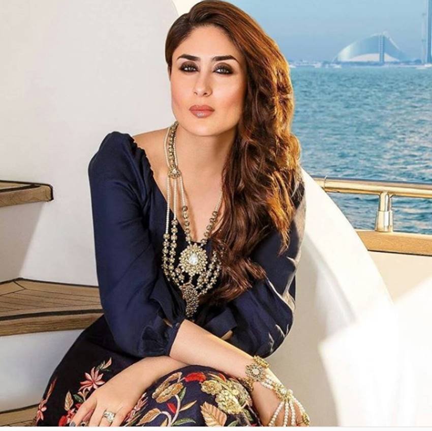 करीना कपूर ने Kareina Kapoor से अपना नाम Kareena Kapoor कर दिया।