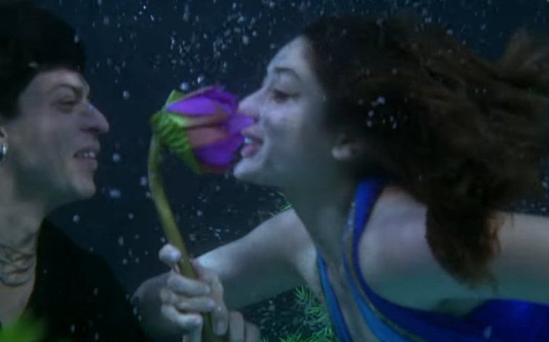raabta underwater romance, emraan hashmi with amyra dastur underwater, lara dutta underwater romance with sanjay dutt, OK jaanu underwater romance, underwater kissing