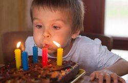 सेहत के ल‍िए खतरनाक है फूंक मार कर बर्थडे केक बुझाना