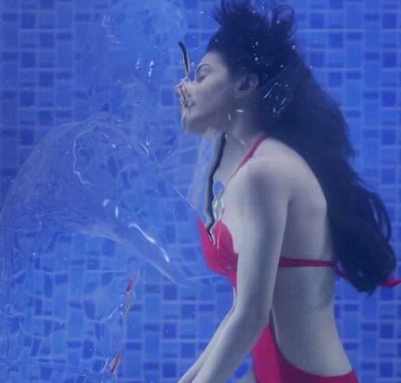 raabta underwater romance, emraan hashmi with amyra dastur underwater, lara dutta underwater romance with sanjay dutt, OK jaanu underwater romance, underwater kissing