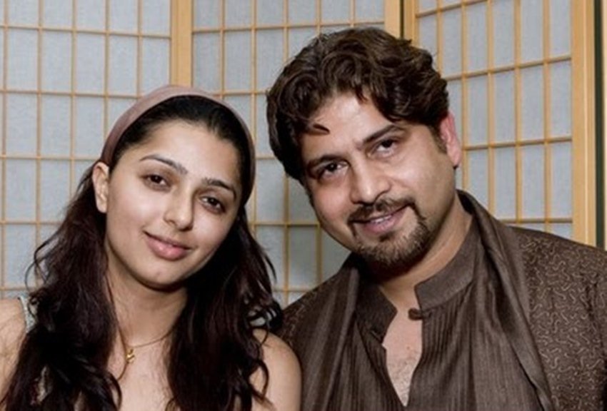 दोनों ने 4 साल के लंबे रिलेशन के बाद शादी करने का फैसला किया और 21 अक्टूबर 2007 में दोनों ने शादी कर ली।