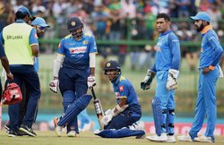 ODI सीरीज हारने के बाद SL के लिए एक और बुरी खबर, इस अहम बल्लेबाज को लगी अंगूठे में चोट