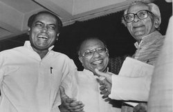 सरदार सरोवर बांध: तब इन वजहों से बीजेपी अध्यक्ष ने भरी सभा में पकड़े थे दिग्विजय सिंह के पैर!