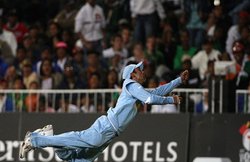 वीडियो: हवा में उछलकर दिनेश कार्तिक ने लिया था अद्भुत कैच, हर कोई रह गया था हक्का-बक्का