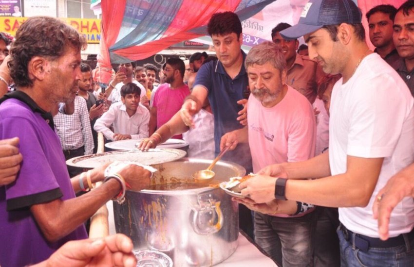 वर्ल्ड कप जीत लिया, आईपीएल जीत लिया, प्रतिद्वंदवियों को हरा दिया। अब समय दिल जीतने और भूख को हराने का।