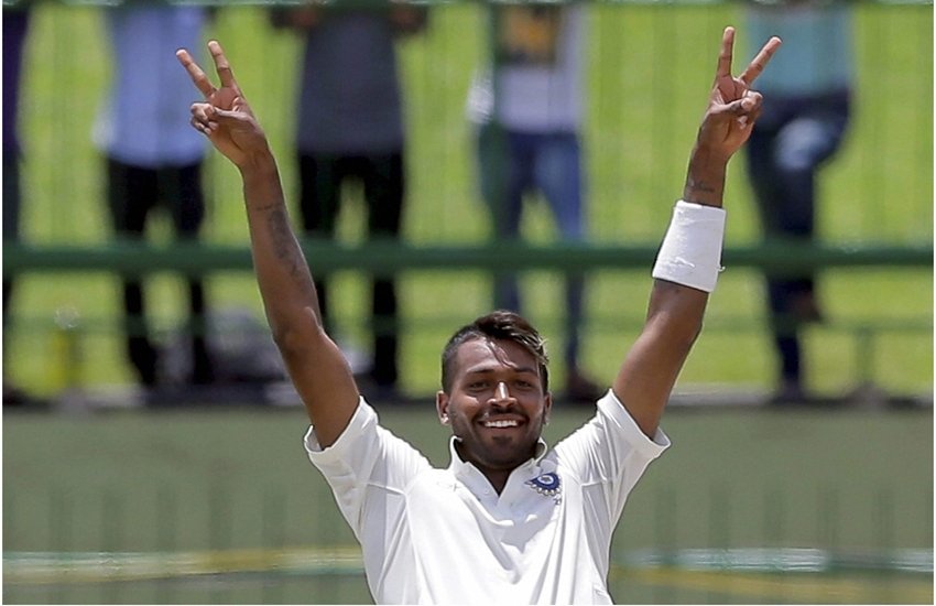 शतक जमाने के बाद इस तरह वी का निशान बनाकर हार्दिक ने जश्न मनाया। 